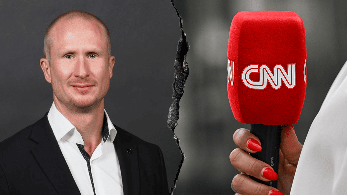 Zachary Young, vétéran de la marine américaine, accuse CNN de diffamation.