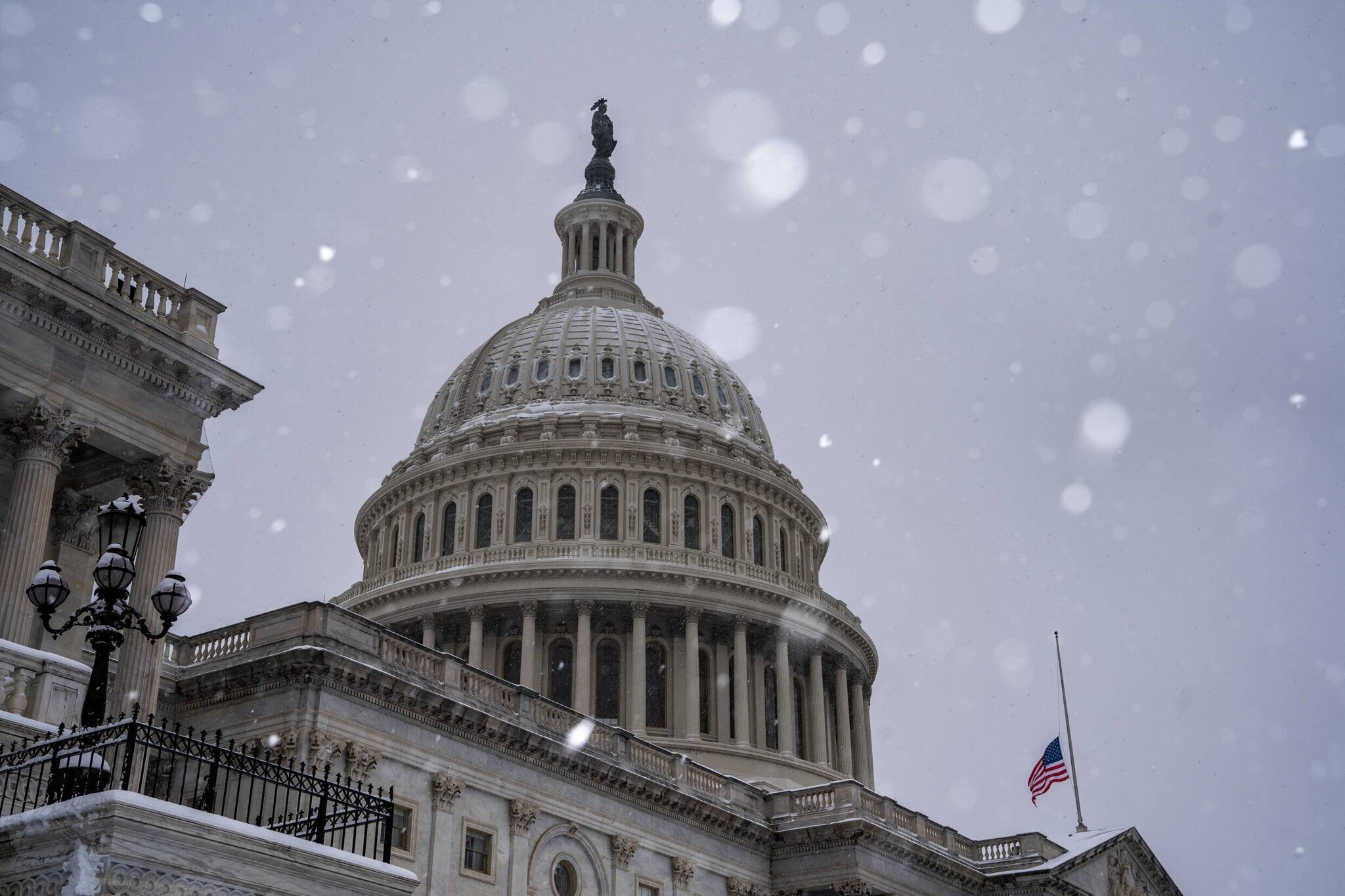 Le Capitole dans la neige, le 6 janvier 2025 à Washington.