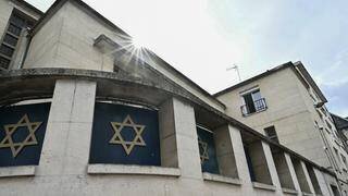 La synagogue de Rouen recouverte de tags antisémites, « condamnation absolue » de Retailleau
