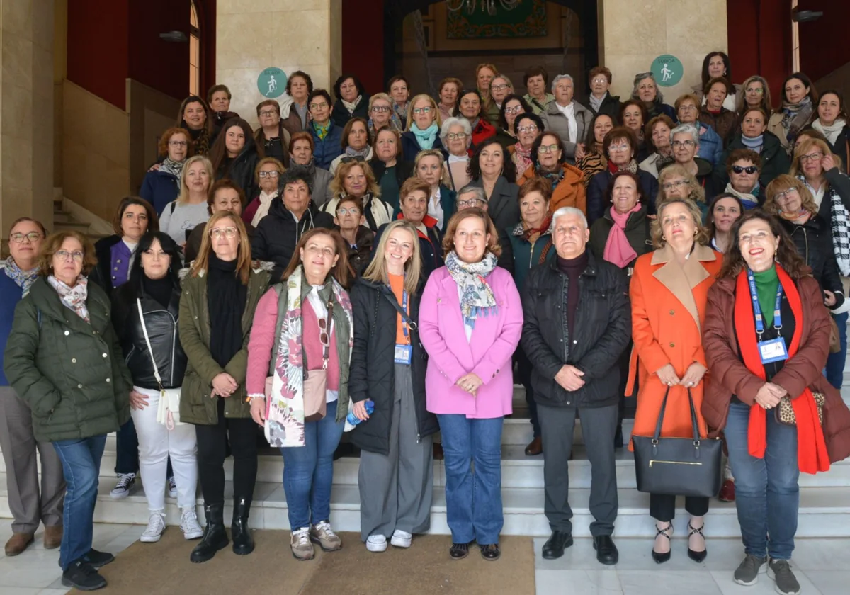 Cedillo avec l'Association de Femmes de Urda