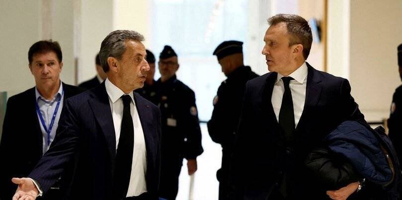 Nicolas Sarkozy et son avocat Me Christophe Ingrain le lundi 6 janvier 2025 au tribunal correctionnel de Paris.