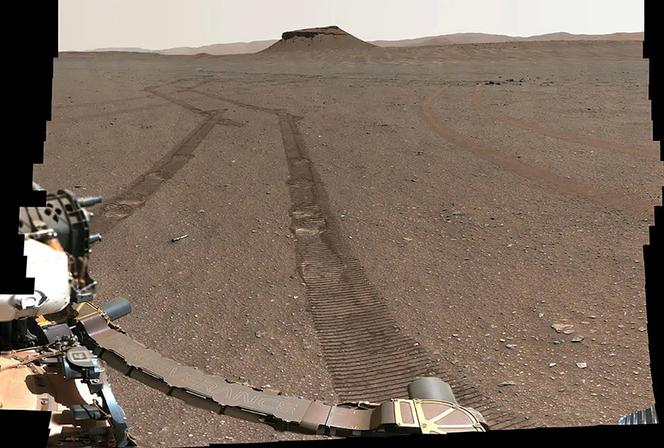 Cette image fournie par la NASA montre le rover Persévérance récupérant des échantillons de roches sur Mars, le 31 janvier 2023.