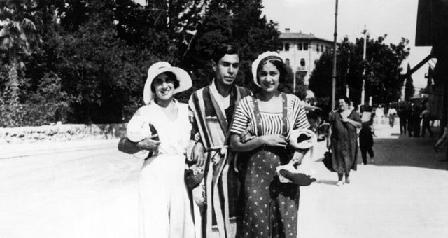 Le physicien italien Ettore Majorana en vacances en Croatie avec ses sœurs Maria et Rosina. Opatija, 1932 ©Getty - Mondadori Portfolio