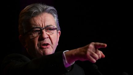 Jean-Luc Mélenchon, leader de la France insoumise, en meeting à Redon (Ille-et-Vilaine), le 9 décembre 2024. (SEBASTIEN SALOM-GOMIS / AFP)