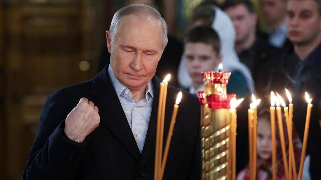Vladimir Poutine lors de la liturgie de Noël orthodoxe à Moscou
