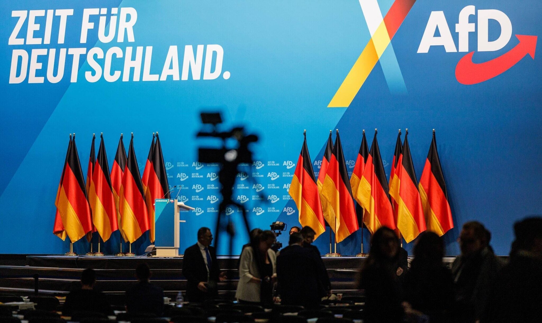 Des délégués de l'AfD arrivent pour un congrès du parti d'extrême droite allemand à Riesa, dans l'est du pays, le 11 janvier 2025