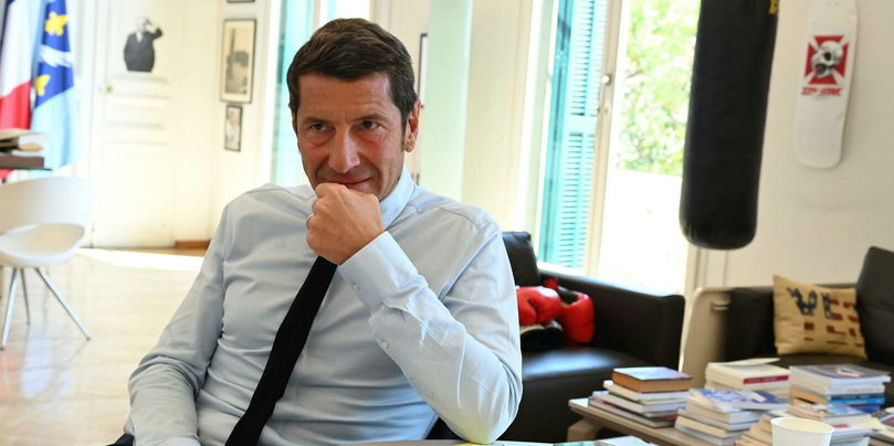 David Lisnard dans son bureau, à la mairie de Cannes.