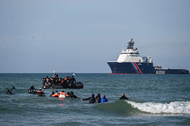 Migrants tentant de rejoindre un bateau