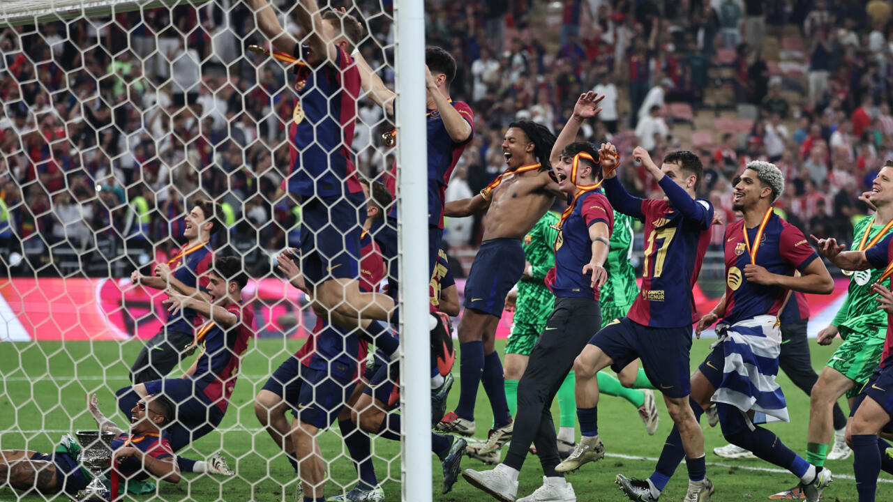 Le FC Barcelone célèbre sa victoire face au Real Madrid 5-2. Le club a remporté la Supercoupe d'Espagne à Jeddah, en Arabie saoudite, dimanche 12 janvier 2025.