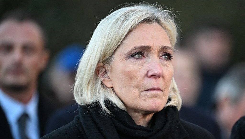 Marine Le Pen samedi, aux obsèques de son père Jean-Marie.