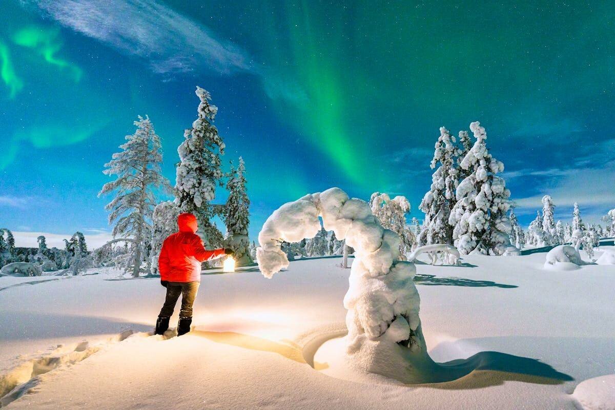 Vêtements d'hiver abandonnés par des touristes dans les hôtels de Rovaniemi, Lappland.