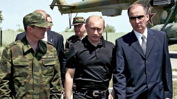 Russlands Machthaber Putin zusammen mit Nikolai Patruschew bei einem Besuch Dagestans