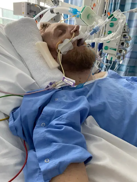 Jamie Scott à l'hôpital