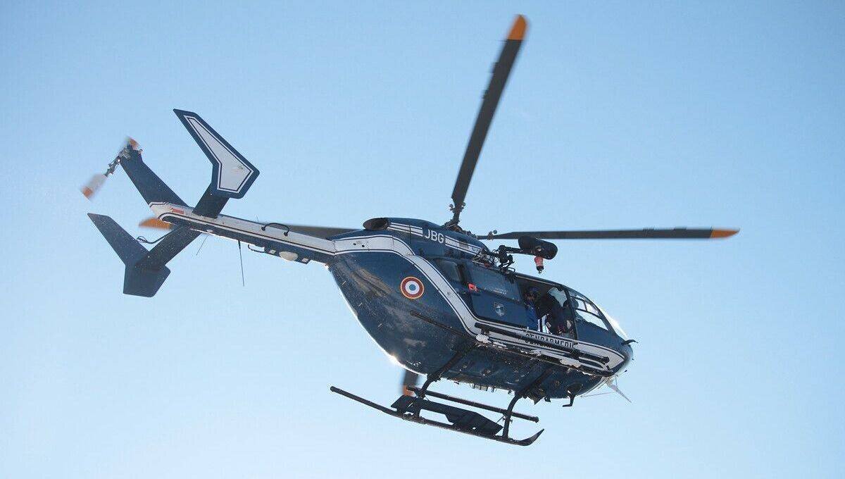 Les secouristes du PGHM sont allés récupérer les deux hommes en hélicoptère (photo d'illustration).