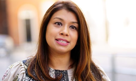 Tulip Siddiq près de 10 Downing Street à Londres.