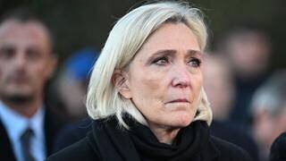 Marine Le Pen photographiée à La Trinité-sur-Mer le 11 janvier 2025 pour les obsèques de son père, Jean-Marie Le Pen.