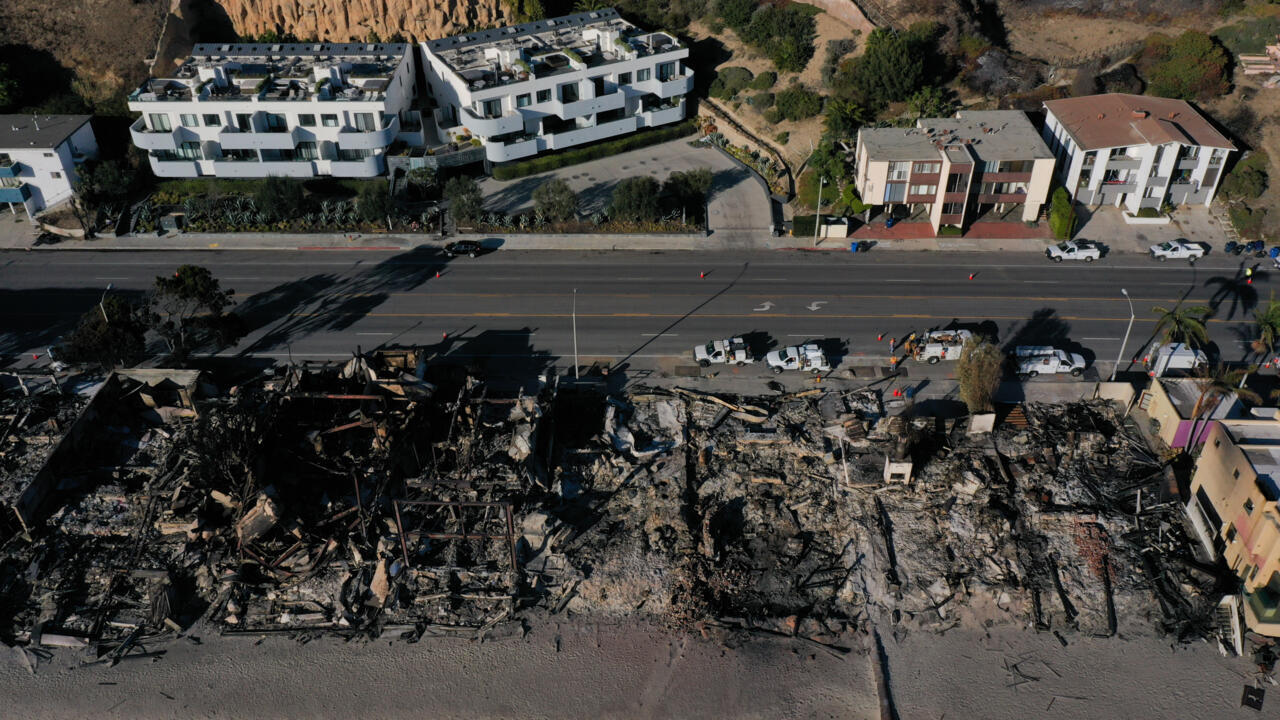 Vue aérienne des ravages de l'incendie de Pacific Palisades à Malibu le 15 janvier 2025
