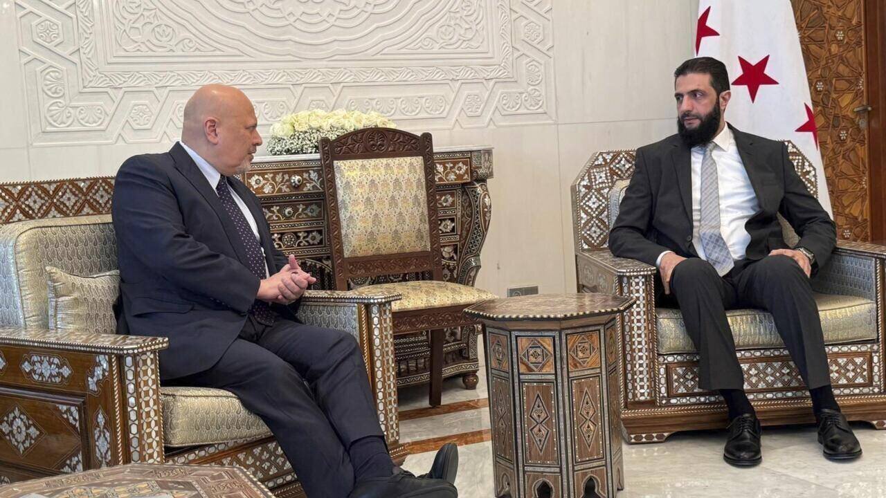 Karim Khan et Ahmad al-Sharaa lors de leur réunion.