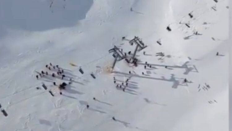Plusieurs hélicoptères et de nombreux secours sont en action à Astún.