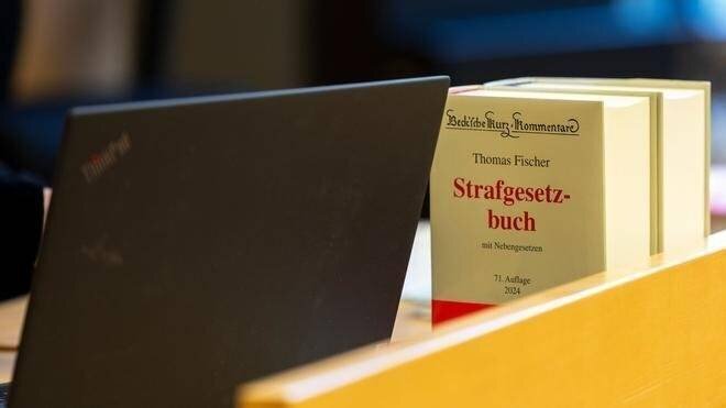 Anfeindungen: Justizangehörige, die Opfer eines Hassangriffs geworden sind, haben sich im in den vergangenen zwölf Monaten Dutzende Mal an eine Anlaufstelle des Landes gewandt. (Symbolbild)