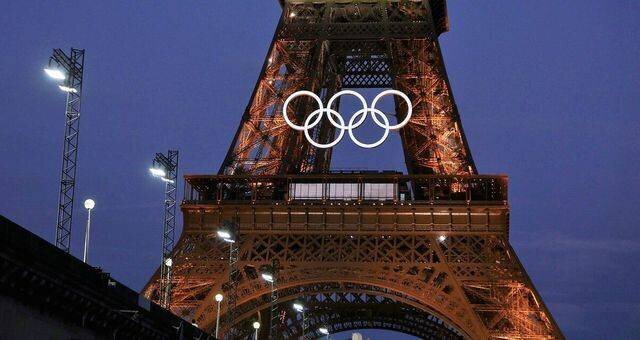 Sur la Seine, sur les quais, la nuit, ont lieu les dernières mises au point pour des Jeux Olympiques singuliers... ©Radio France - Philippe Modol
