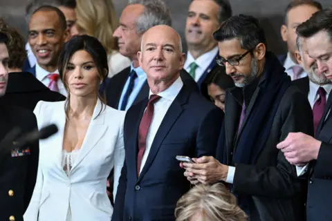 Lauren Sanchez avec Jeff Bezos et Elon Musk