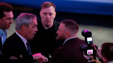 Nigel Farage et Conor McGregor à un rassemblement de Trump