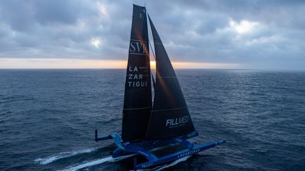Le maxi trimaran SVR-Lazartigue lors d'une tentative de record du Trophée Jules-Verne, en décembre 2024. (QAPTUR / SVR-LAZARTIGUE)