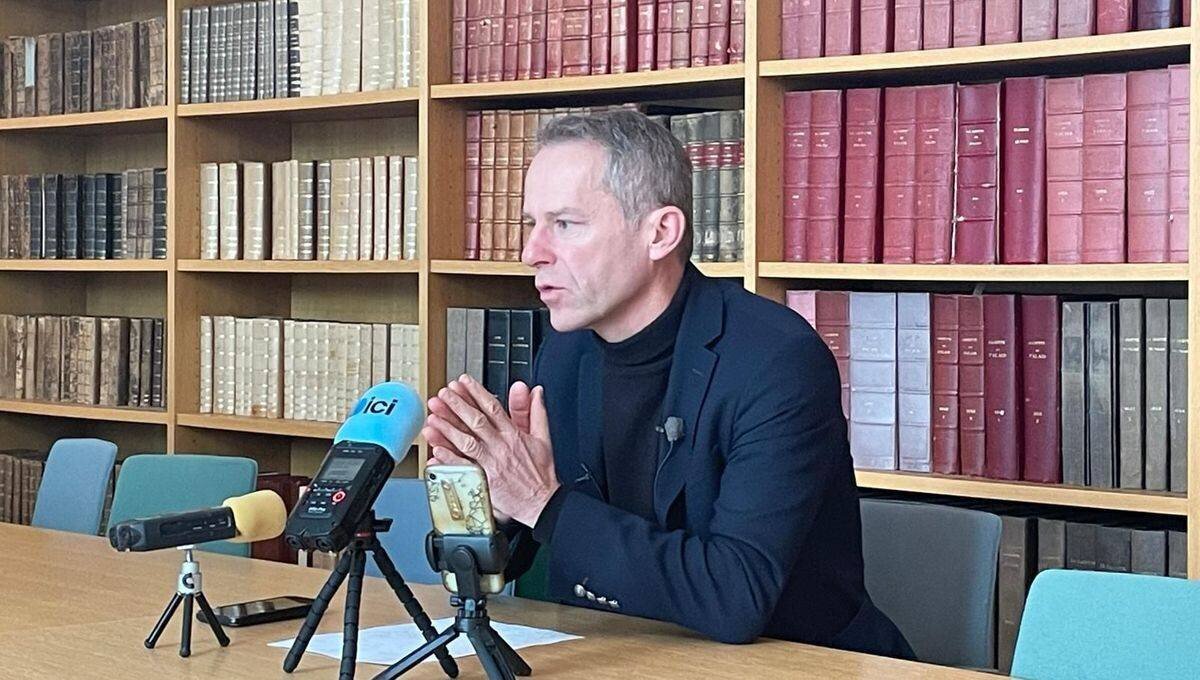 Étienne Manteaux, procureur de la République : 'Il s'agit d'une seule et même arme qui a percuté les munitions lors des six séries de tirs.'