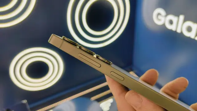 El 'efecto flotante' de los sensores del Galaxy S25 Ultra