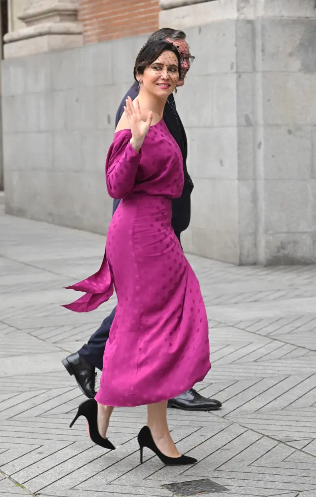 Isabel Díaz Ayuso arrive à la paroisse du Sacré-Cœur et Saint François de Borja