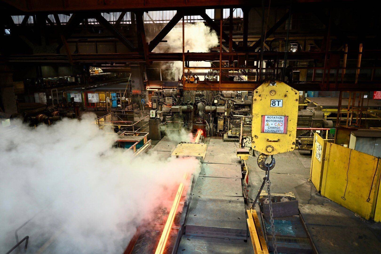 Le laminoir de Saarstahl Rail produit les rails décarbonés destinés à SNCF Réseau