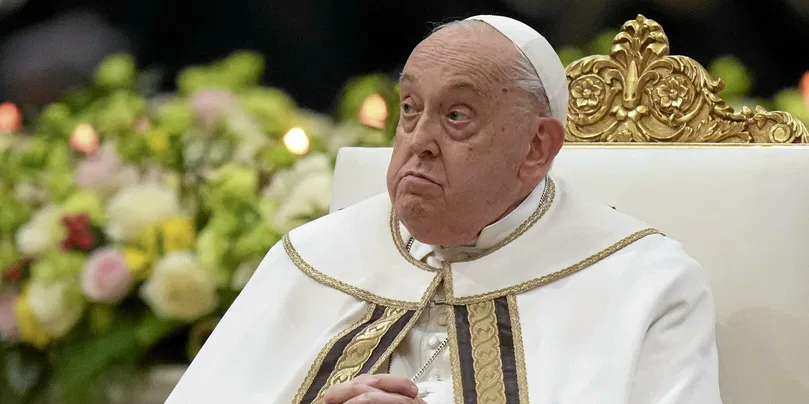 Le pape François dirige les secondes vêpres à l'occasion de l'anniversaire de la conversion de saint Paul, dans la basilique Saint-Pierre et Saint-Paul de Rome, le 25 janvier 2025.