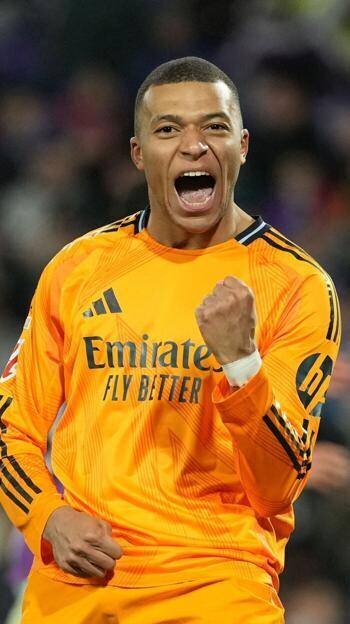 Mbappé célèbre un but contre le Real Valladolid.