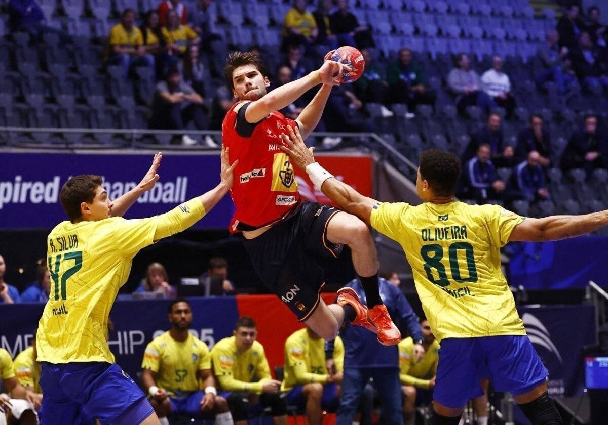 Djordje Cikusa tente un lancer