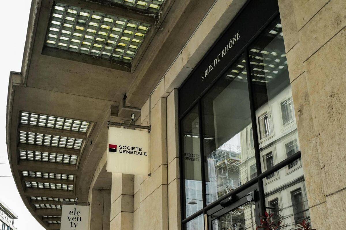Façade de la banque Société Générale à Genève, avec panneau de l’adresse 8 rue du Rhône et architecture moderne.