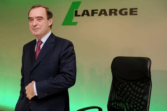 L’ancien PDG du cimentier français Lafarge, Bruno Lafont, présentant les résultats 2014 du groupe lors d’une conférence de presse à Paris, le 18 février 2015.