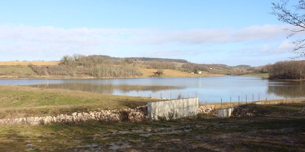 Le lac de Caussade dans le Lot-et-Garonne a été rempli en 2019 grâce à l'édification d'un barrage.