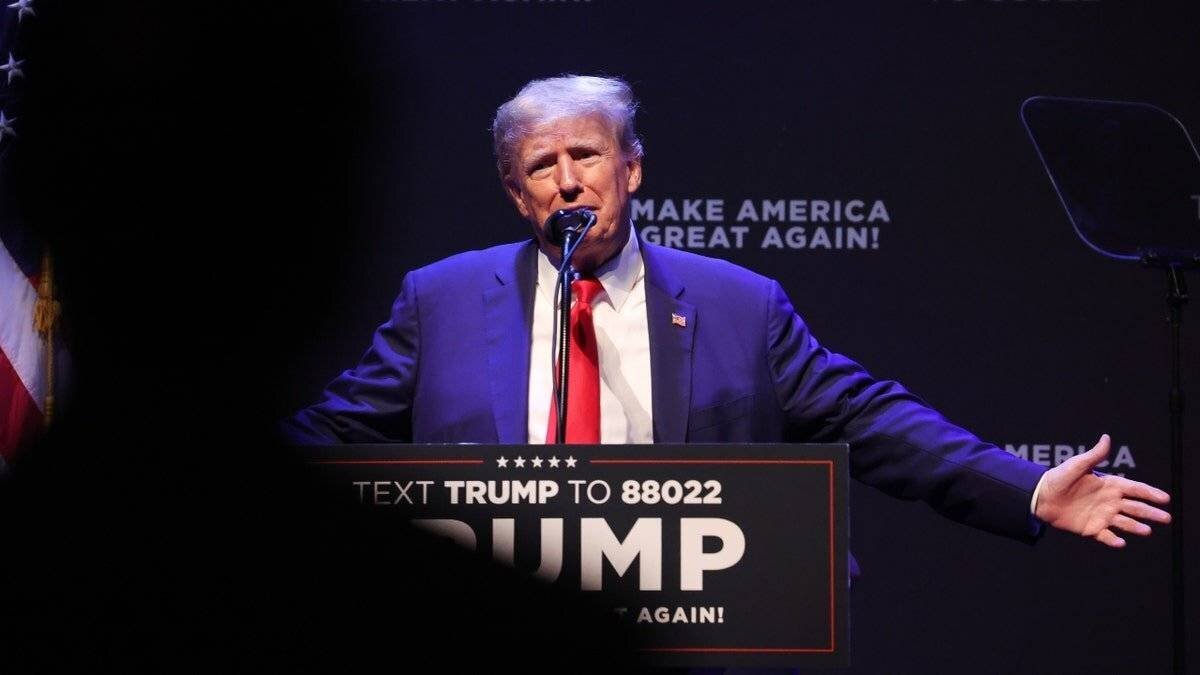 Donald Trump parlant