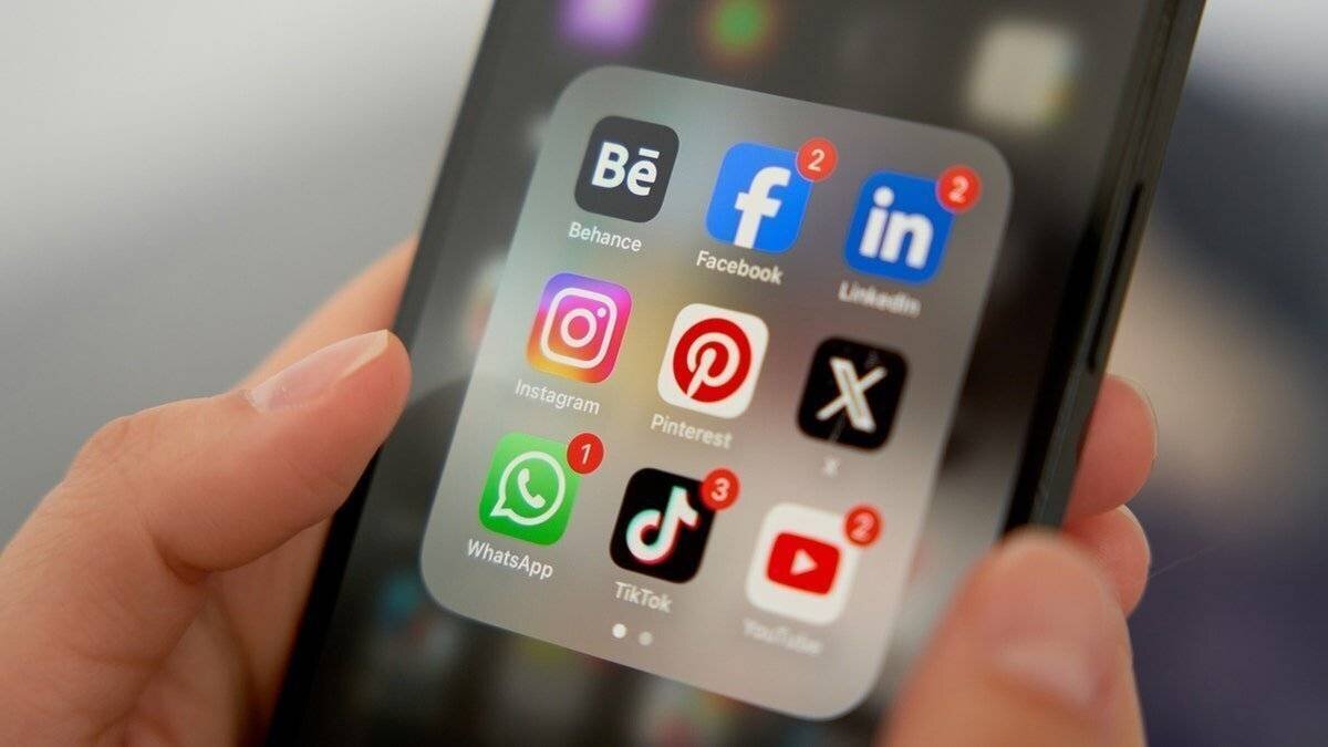 Applications de réseaux sociaux sur un écran de téléphone.