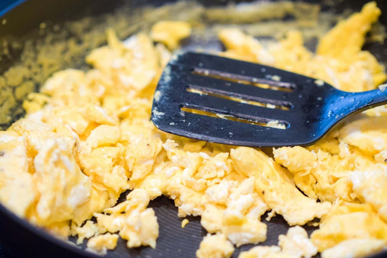 Ustensiles en plastique noir