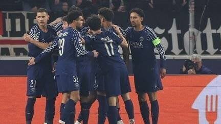 La joie des Parisiens, lors du match de Ligue des champions entre Stuttgart et le PSG, le 29 janvier 2025 à Stuttgart (Allemagne). (FRANCK FIFE / AFP)