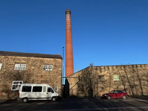 La cheminée en briques dans le Derbyshire.