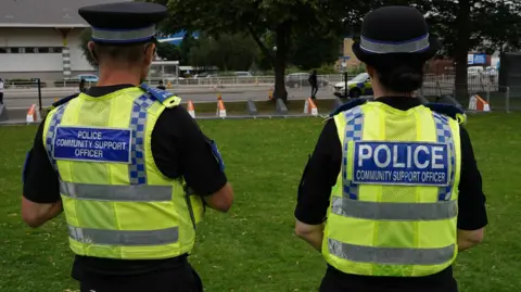Agents de soutien communautaire de la police BBC Two