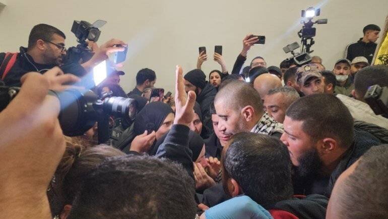 Zakarai Al-Zubeidi et sa femme à Ramallah