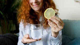 Boire de l’eau citronnée le matin n’est pas mauvais pour la santé, mais les bénéfices sont néanmoins limités.