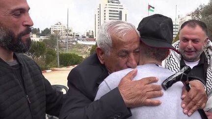 De nouveaux otages israéliens ont été libérés samedi 1er février. De son côté, l’État hébreu a libéré 182 détenus palestiniens dans le cadre de la trêve.