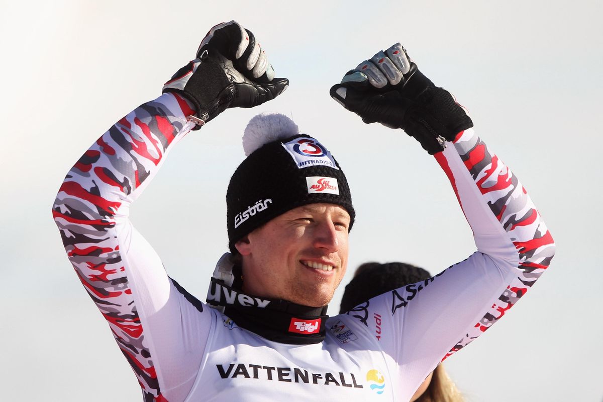 Hannes Reichelt à la cérémonie de remise des prix après le Super-G de 2011