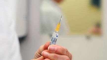 L'obligation de vaccination des bébés contre la méningite a été élargie début 2025. (AUBERT / BSIP / AFP)