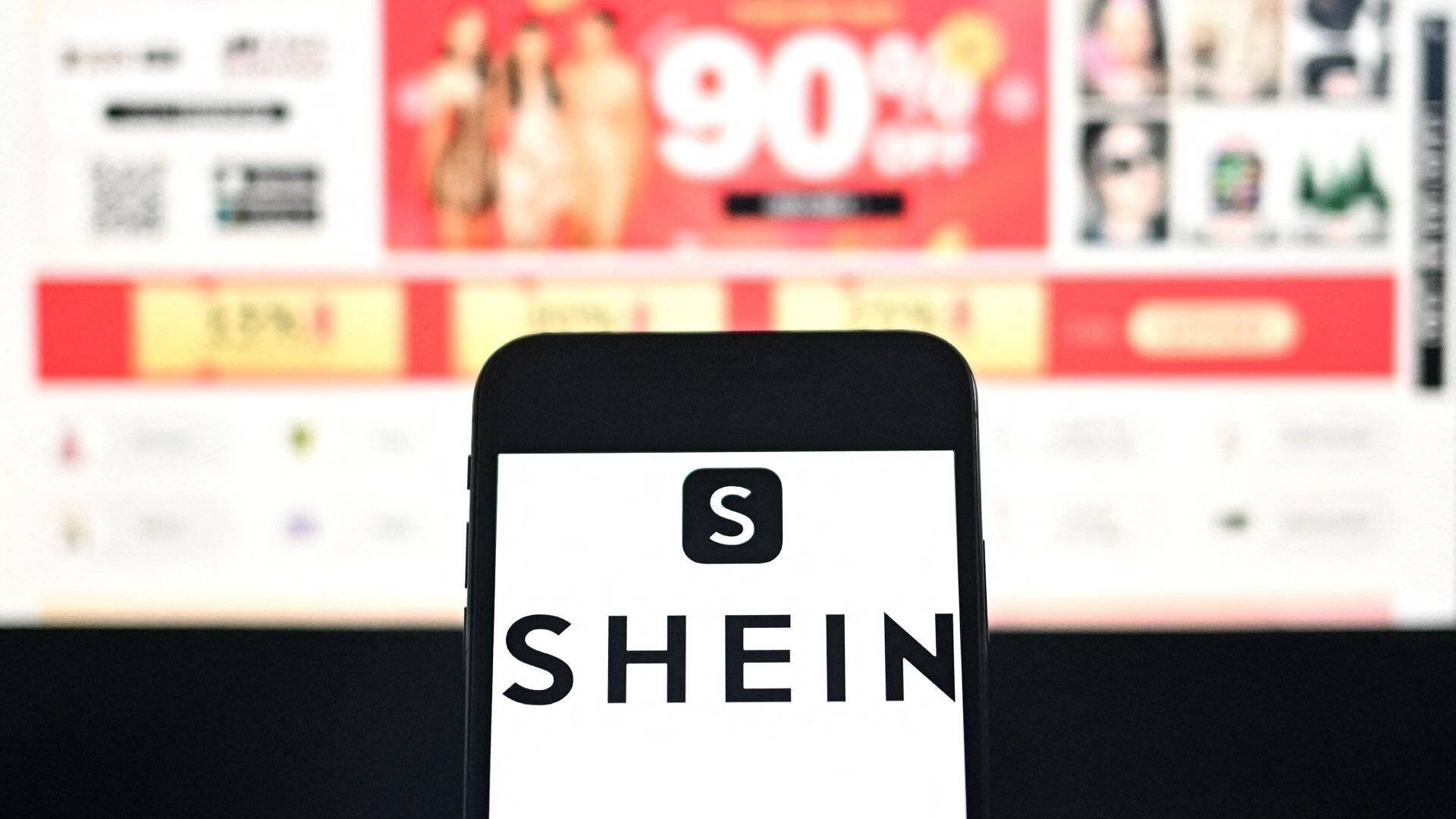 Ein Smartphone mit der App Shein | AFP Ein Smartphone mit der App Shein